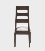 Silla de madera oscura con respaldo de tres barras y asiento acolchado en color beige, ideal para decorar espacios elegantes y funcionales.