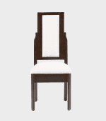 Silla de comedor moderna con respaldo alto y tapizado en blanco, estructura en madera oscura, ideal para espacios elegantes y confortables en zonas de muebles, decoración y hogares.