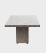 Herramienta de búsqueda, zona muebles, escritorio de mármol y madera, muebles modernos, decoración elegante, sillón y otros accesorios de mobiliario.