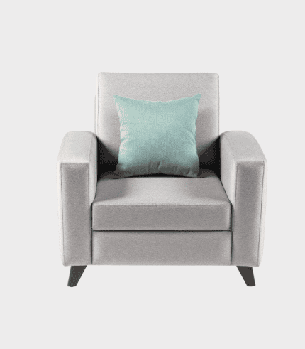 Butaca moderna gris con cojín azul en zona muebles, ideal para salón, oficina o recibidor, que combina comodidad y estilo en tu decoración.