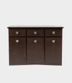 Mueble de madera oscura con seis compartimentos y tiradores cuadrados, ideal para decorar y organizar espacios en el hogar u oficina.