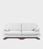 Butaca blanca moderna de tela en zona muebles con estructura de madera y cojines cómodos para salón o sala de estar, perfecta para decorar y crear ambientes acogedores.