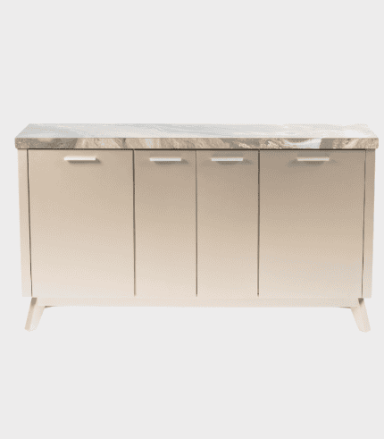 Blanco y beige mueble de almacenamiento con patas elevadas y encimera de mármol, ideal para complementar la decoración de tu salón o comedor.