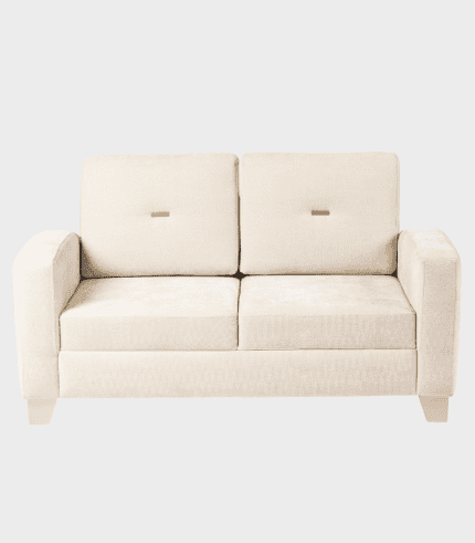 Sofá de tela en color beige, con asientos y respaldo cómodo, ideal para salas de estar y espacios de descanso. Diseño contemporáneo con brazos acolchados y estructura sólida.