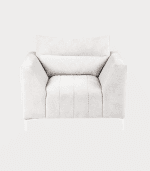 Sofá moderno en color claro, ideal para decoración de interiores, con cómodos sillones y acabado elegante.