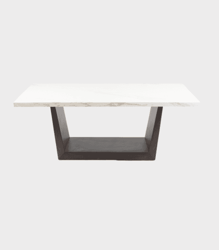 Mueble de estilo moderno con encimera de mármol blanco y estructura de metal oscuro, ideal para decorar y organizar espacios en hogares u oficinas.
