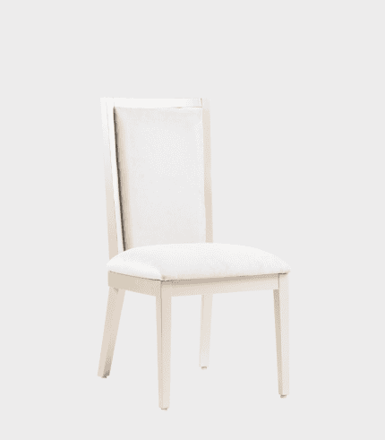 Elegante silla blanca con respaldo alto, ideal para comedor o sala de estar. Diseño moderno y cómodo, perfecta para decorar tu hogar con estilo y funcionalidad.