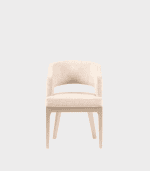 Silla moderna de color crema con respaldo acolchado y patas de madera clara, ideal para decorar espacios elegantes y confortables en el hogar u oficina.