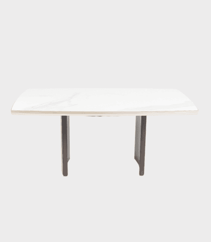Mesa de comedor moderna con tablero en madera blanca y patas metálicas gris oscuro, ideal para decorar y amueblar espacios elegantes y funcionales.
