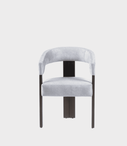 Silla moderna con estructura de metal y tapizado en tela gris claro, ideal para decorar y dar comodidad a espacios de hogar u oficina.