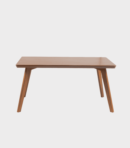 Mueble de madera para oficina con diseño moderno y resistente, ideal para escritorios y decoración en espacios de trabajo.