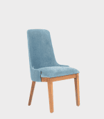 Silla tapizada en azul con patas de madera, ideal para comedor o salón, moderna y cómoda.