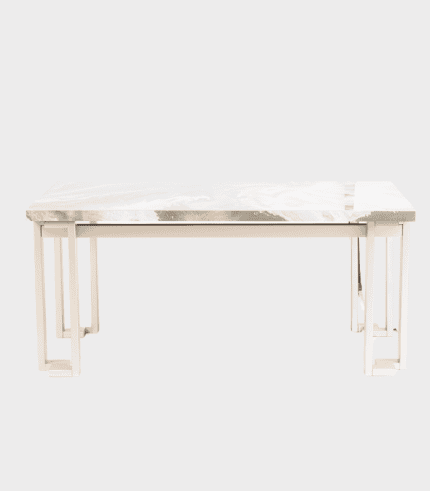Mueble de oficina con estructura de metal y encimera de mármol en tonos beige y gris. Ideal para escritorios modernos y decorativos, combina funcionalidad y estilo elegante en la decoración del hogar u oficina.