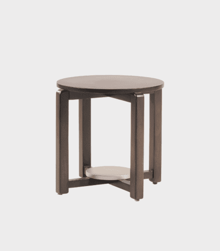 Mueble auxiliar de madera con superficie redonda y estante inferior, ideal para sala o dormitorio.