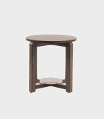 2. Comoda mesa auxiliar de madera en color gris con bandeja inferior para almacenamiento adicional.