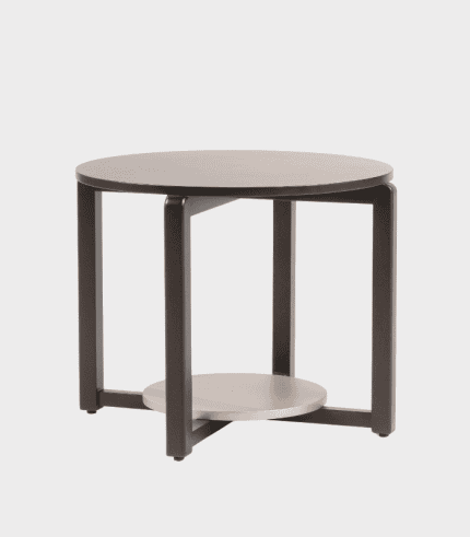 Mesa auxiliar moderna en color gris y negro, ideal para salas y estudios, con espacio inferior para almacenamiento adicional.