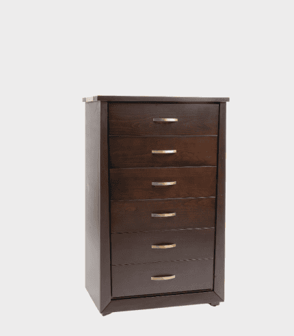 Archivador de madera oscuro, mueble de almacenamiento con tiradores dorados, diseñado para oficina o dormitorio.