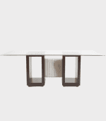 Mesa de comedor moderna con estructura de madera y superficie de cristal, ideal para espacios elegantes y funcionales. Perfecta para decorar y crear ambientes sofisticados.