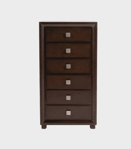 Mueble de madera con cinco cajones en tono oscuro, ideal para almacenamiento y decoración en espacios modernos.