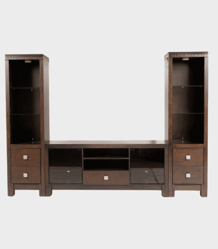 Mueble de madera para sala con estanterías y cajones, ideal para decorar e organizar espacios.