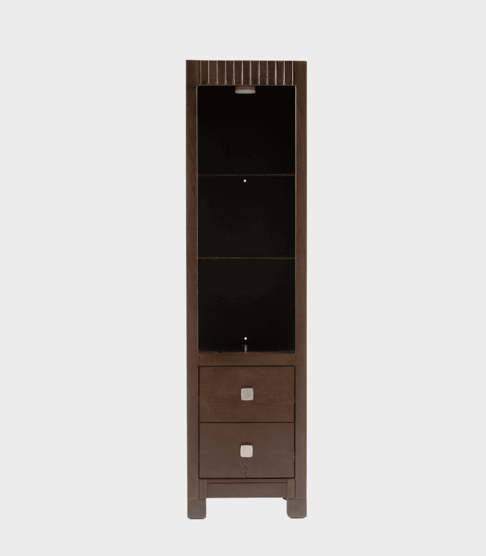 Archivador de madera oscuro con puertas de vidrio y cajones, ideal para oficina y decoración moderna.