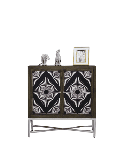 Diseño de mueble de almacenamiento con puertas decorativas en negro y blanco, adornado con figuras de elefantes y un marco con fotografía en la parte superior.