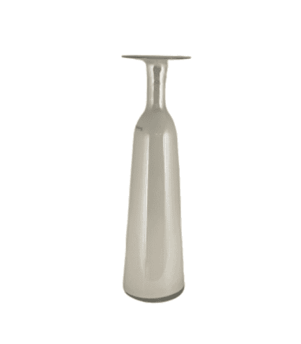 Vaso alto de cerámica en color blanco, ideal para decorar espacios modernos y elegantes.