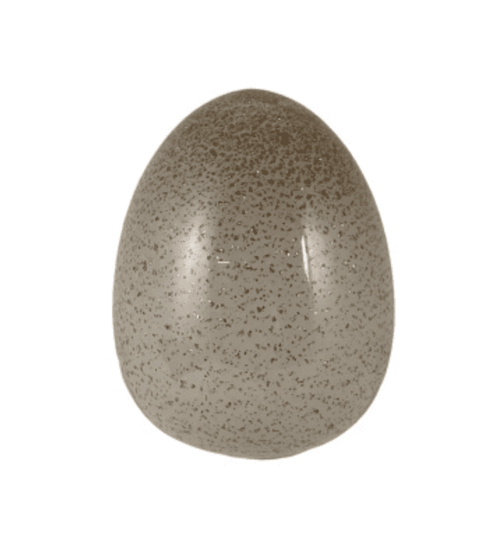 Diseño sin título (35) Huevo decorativo de cerámica beige con puntos oscuros, ideal para decoración y arreglos en hogares y oficinas.