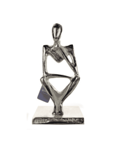 Elegante figura decorativa de metal, con forma moderna y abstracta, ideal para decorar espacios con estilo y originalidad.