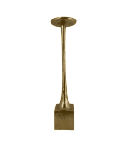 Jarrón dorado alto con base cuadrada, ideal para decorar espacios elegantes y modernos.