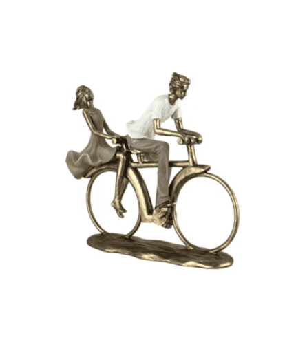 Bicicleta decorativa con figuras humanas, diseño moderno, detalles en dorado, adornos para sala u oficina, estilo artístico, pieza de decoración contemporánea.