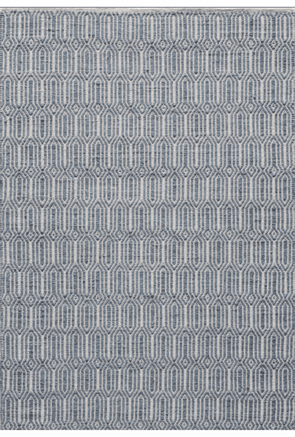Diseño de alfombra con patrón geométrico en tonos gris y blanco, ideal para decorar espacios modernos y elegantes en hogares u oficinas.