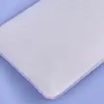 Alto text: Primer plano de un colchón matrimonial blanco con textura suave y bordes acolchados.