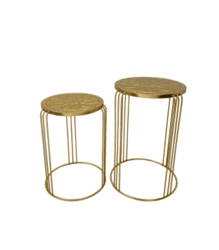 Altar de texto, mesas auxiliares doradas con base metálica y tapa decorada, ideales para decoración y muebles modernos.