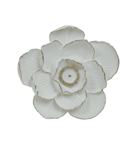 Flor blanca de porcelana para decoración de muebles o ambientes elegantes, con detalles dorados en los bordes. Perfecta para centros de mesa o accesorios decorativos en espacios sofisticados.