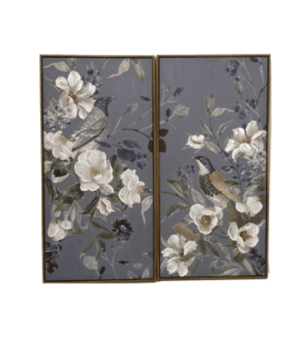 Pintura decorativa con flores y pájaros en tonos grises y blancos, ideal para decorar espacios acogedores y elegantes.