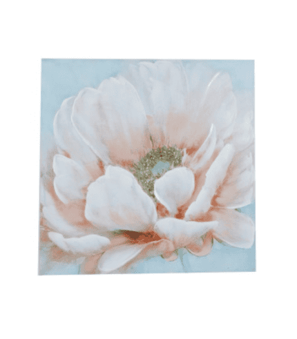 Lavabo con forma de flor en tonos rosados y blancos, decorando con elegancia y estilo un ambiente interior.