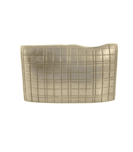 Mueble de diseño moderno en tonos beige con patrones cuadrados y curvos, ideal para decorar y distribuir espacios en el hogar o la oficina.