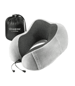 Alt text: Cojín de apoyo cervical con bolsillos y funda suave en tonos grises, ideal para viajes y descanso lumbar.