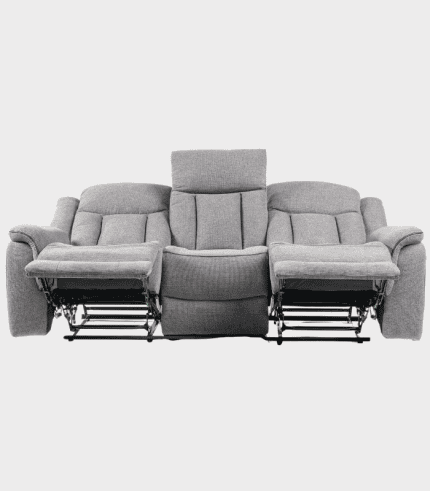 Sofá gris con asientos reclinables y respaldo acolchado, ideal para zonas de descanso y decoración en hogares modernos.