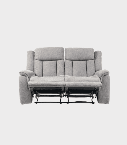 Sofá cama gris claro, cómodo y funcional, ideal para salas de estar y espacios multifuncionales, con estructura metálica plegable para convertirlo en cama.