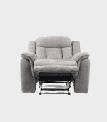 Relajante sillón reclinable gris con estructura de metal y cojines acolchados, ideal para espacios de descanso y decoración moderna.