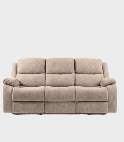 Sofá beige de tela con cojines y reposabrazos acolchados, ideal para salas de estar modernas y cómodas.