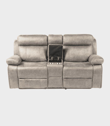 Plato de sofá gris oscuro con funcionalidades de almacenamiento y portavasos en el centro, tapizado de terciopelo suave, ideal para sala de estar moderna.