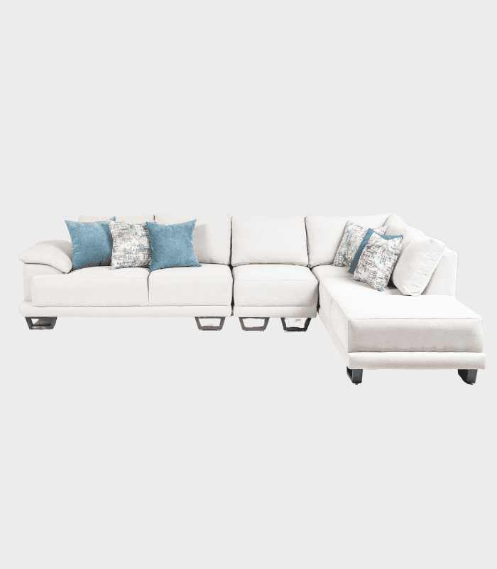 Sofá modular color blanco con cojines en tonos azules y estampados, ideal para decorar y crear un ambiente cómodo y moderno en salas de estar.