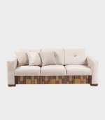 Sofá de estilo moderno en tonos neutros con cojines decorativos y base de madera, ideal para salones y espacios de descanso.