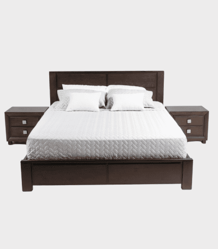 Muebles de dormitorio en madera oscura con cama, cabecera y mesitas de noche, decoración sencilla y funcional, ideal para crear un ambiente acogedor y elegante en tu hogar.