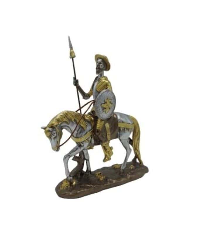 decoración (2) Caballo de juguete con figura de caballero medieval en tonos dorados y plateados, con escudo y lanza, en estilo decorativo clásico.