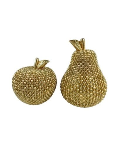 Manzanas decorativas doradas con textura de perlas, ideales para decoración elegante y sofisticada en interiores.