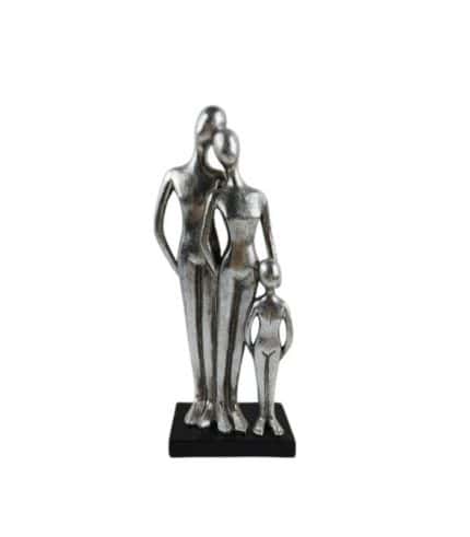 Elegante figura de una familia moderna de tres personas en material metálico, representando unidad y amor familiar, ideal para decorar espacios de hogar u oficina con estilo contemporáneo.